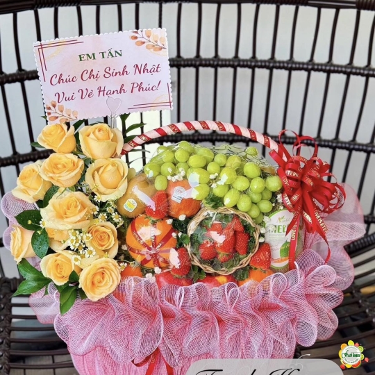 GIỎ QUÀ TRÁI CÂY NHẬP KHẨU MIX HOA TƯƠI 119