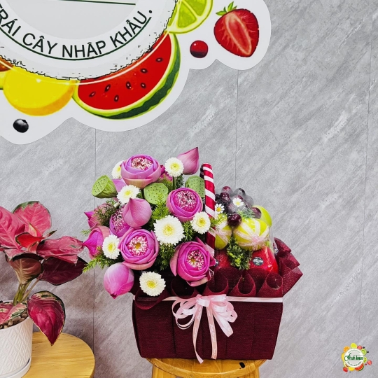 GIỎ QUÀ TRÁI CÂY NHẬP KHẨU MIX HOA TƯƠI 122