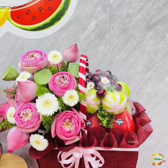 GIỎ QUÀ TRÁI CÂY NHẬP KHẨU MIX HOA TƯƠI 122