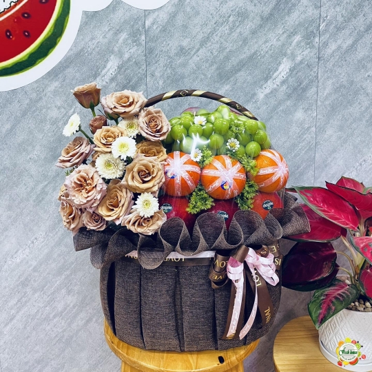GIỎ QUÀ TRÁI CÂY NHẬP KHẨU MIX HOA TƯƠI 140