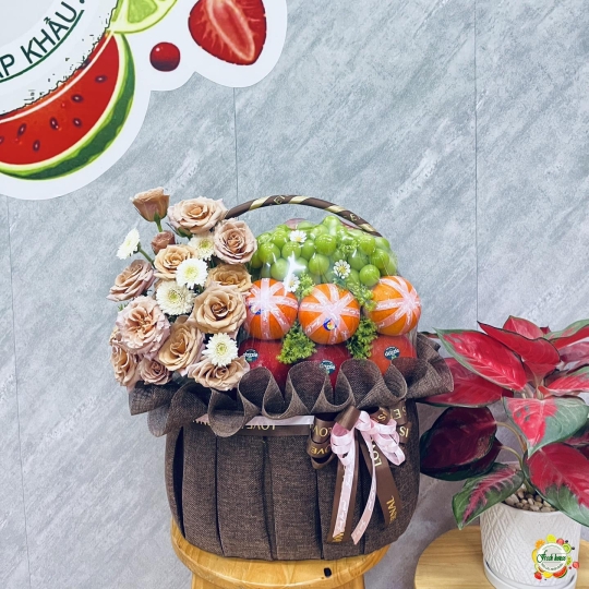 GIỎ QUÀ TRÁI CÂY NHẬP KHẨU MIX HOA TƯƠI 140