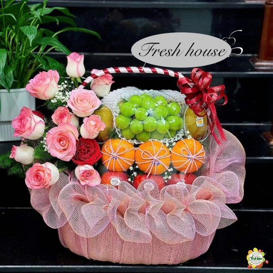 GIỎ QUÀ TRÁI CÂY NHẬP KHẨU MIX HOA TƯƠI 149