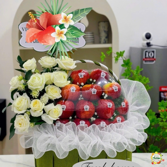 GIỎ TRÁI CÂY NHẬP KHẨU MIX HOA TƯƠI 147