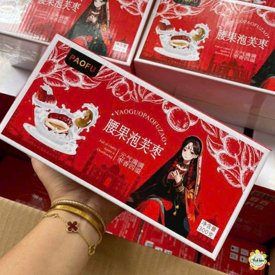 TÁO ĐỎ KẸP SỮA LẠC ĐÀ HẠT ĐIỀU 300G