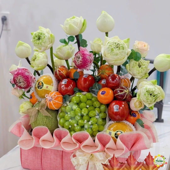 GIỎ QUÀ TRÁI CÂY NHẬP KHẨU MIX HOA TƯƠI 121